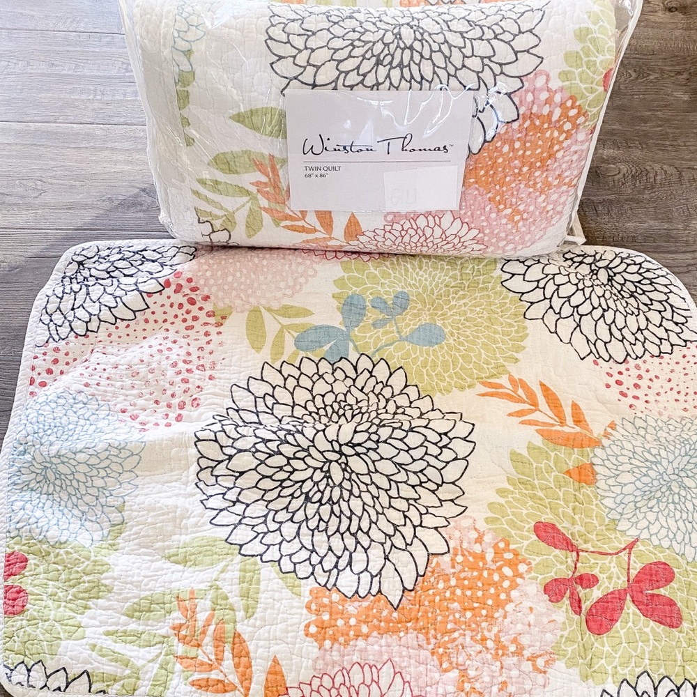 Brand New Floral Twin Quilt & Sham